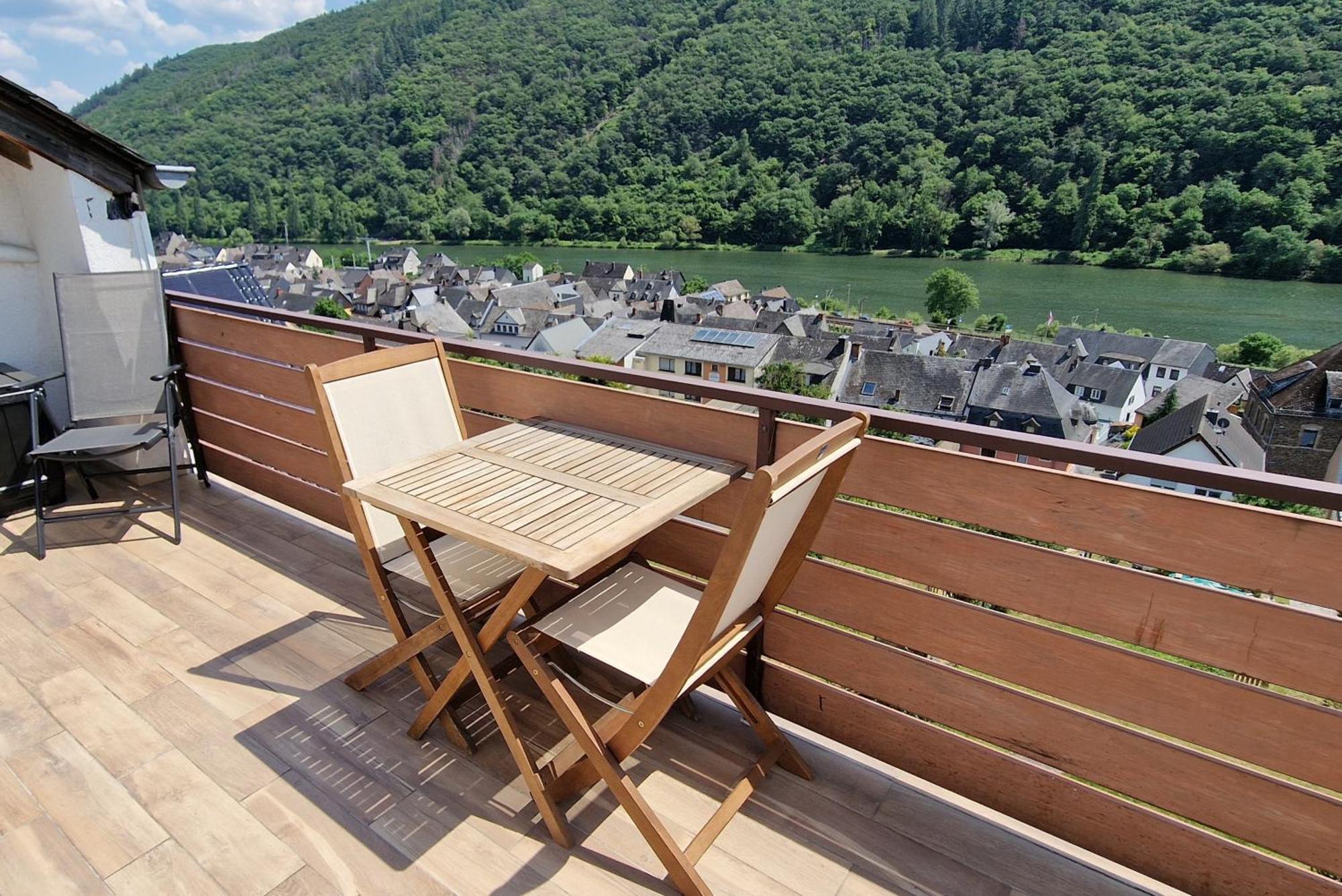 Riesling Appartement For 2 - 4 People - Billiards - Balcony With Mosel View - Parking - Wine Barrel Bar - Fully Equipped Kitchen - Netflix - Waiputv - 3 Km From Cochem Klotten Dış mekan fotoğraf